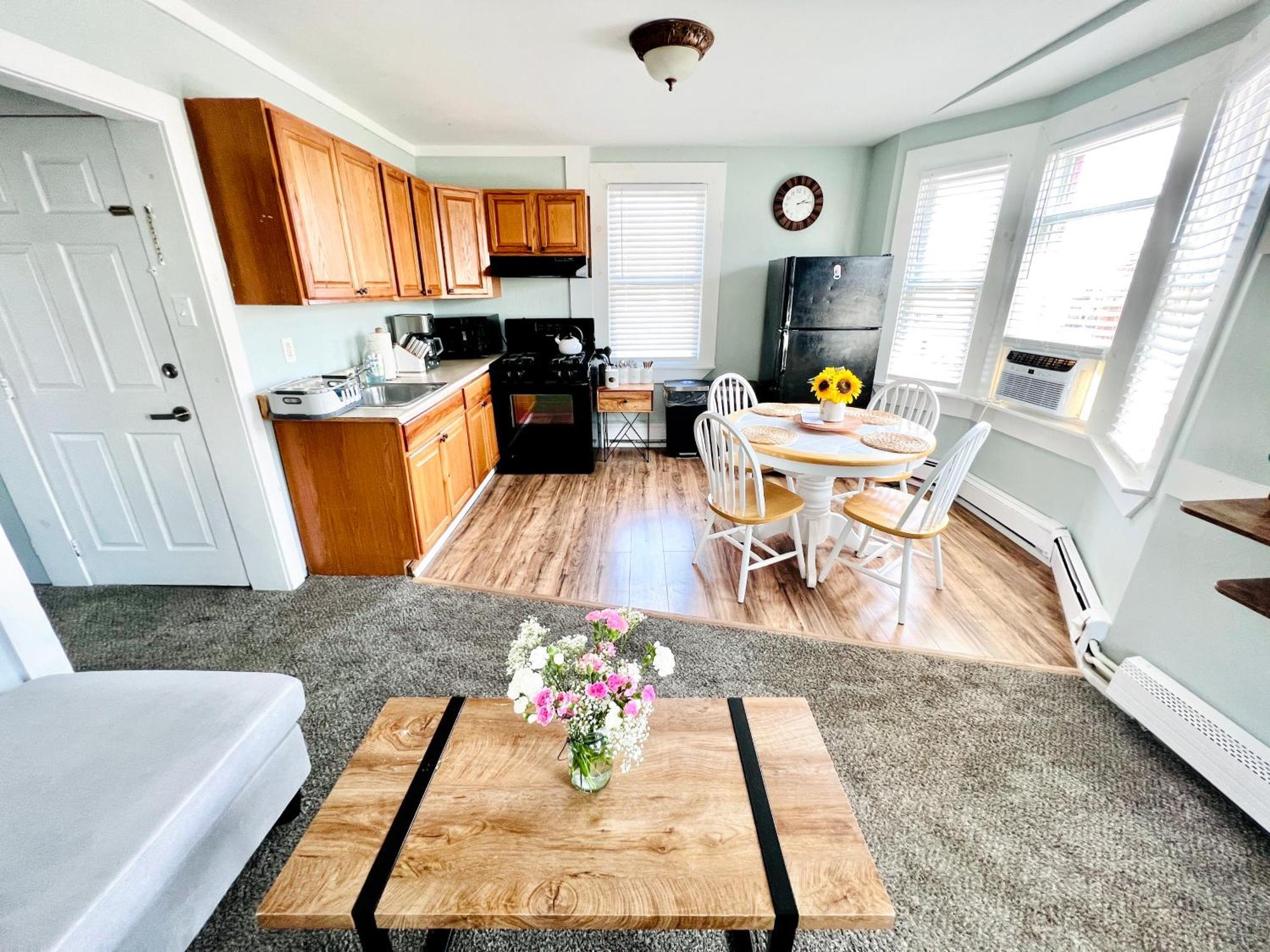 Entire Lovely 3 Bedroom, 2 Bathroom Apartment! 1 Block To The Beach And Boardwalk! Wildwood Exterior photo