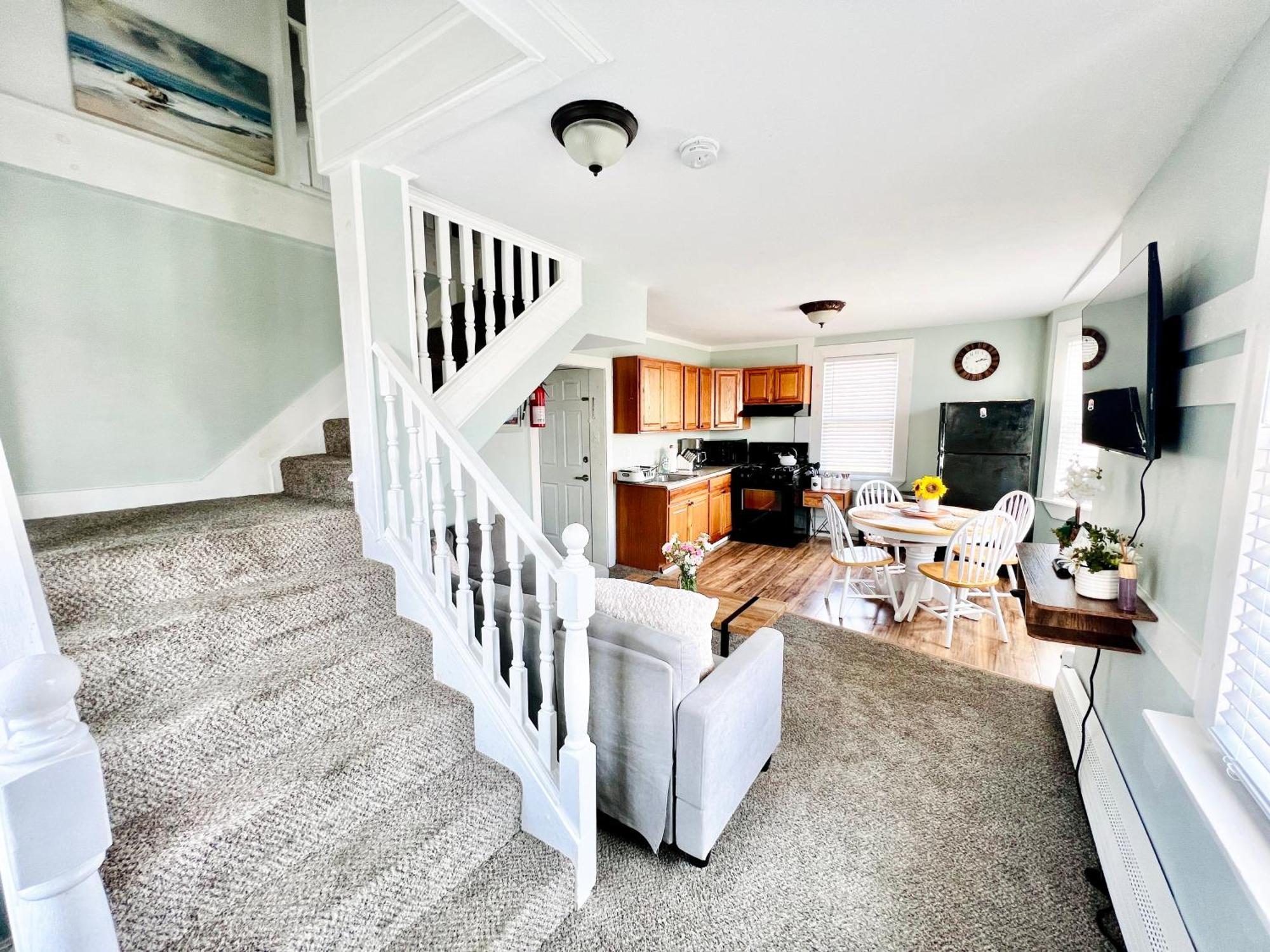 Entire Lovely 3 Bedroom, 2 Bathroom Apartment! 1 Block To The Beach And Boardwalk! Wildwood Exterior photo