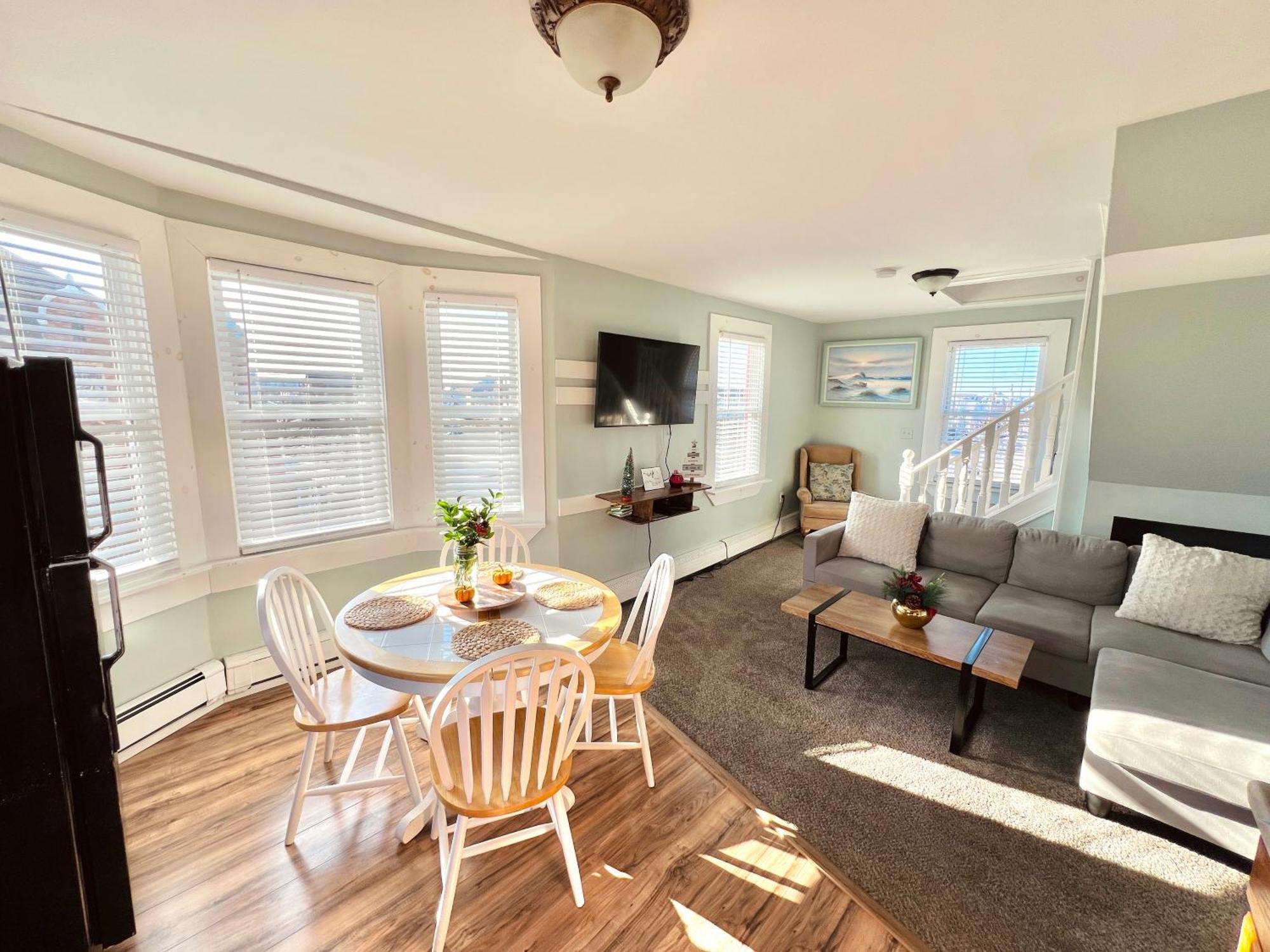 Entire Lovely 3 Bedroom, 2 Bathroom Apartment! 1 Block To The Beach And Boardwalk! Wildwood Exterior photo